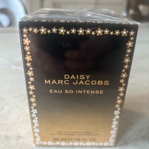 NIB Daisy eau so intense by Marc Jacobs